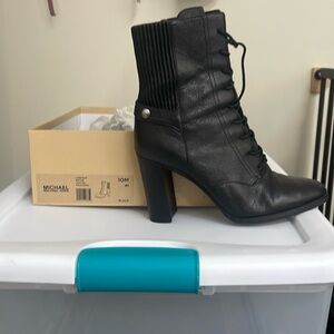 Michael Kors Lace-bootie